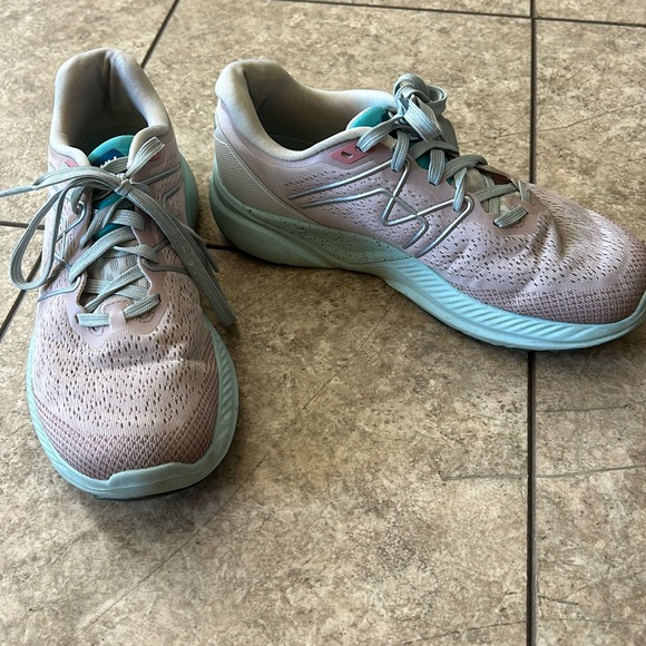 Women’s Workout shoes - Picture 1 of 3